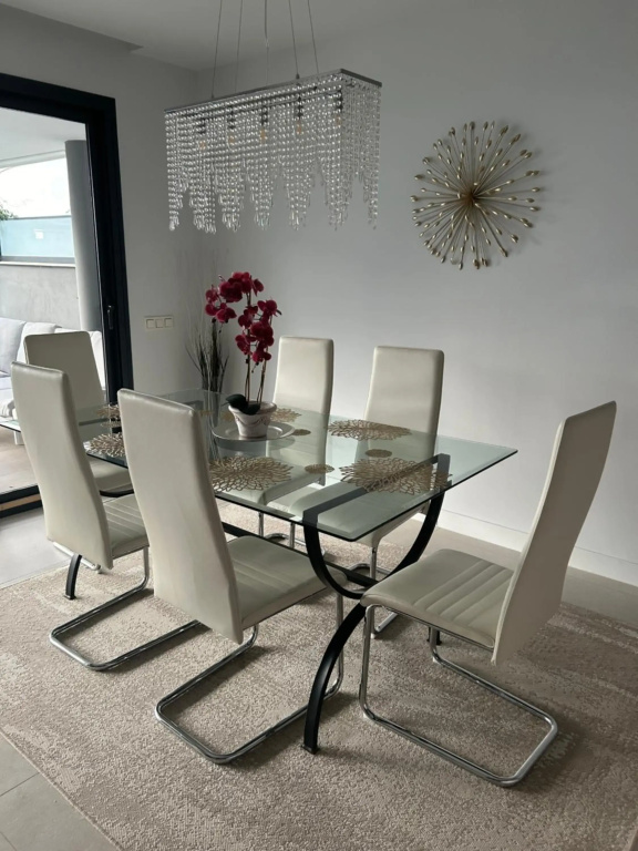 BRAND NEW STUNNING 3 BED RAISED GROUND FLOOR APARTMENT WITH SEA & POOL & MOUNTAIN VIEW INDOOR & OUTDOOR SWIMMING POOLS & GYM WALKING DISTANCE TO BEACH PORT Casa Casu Estepona