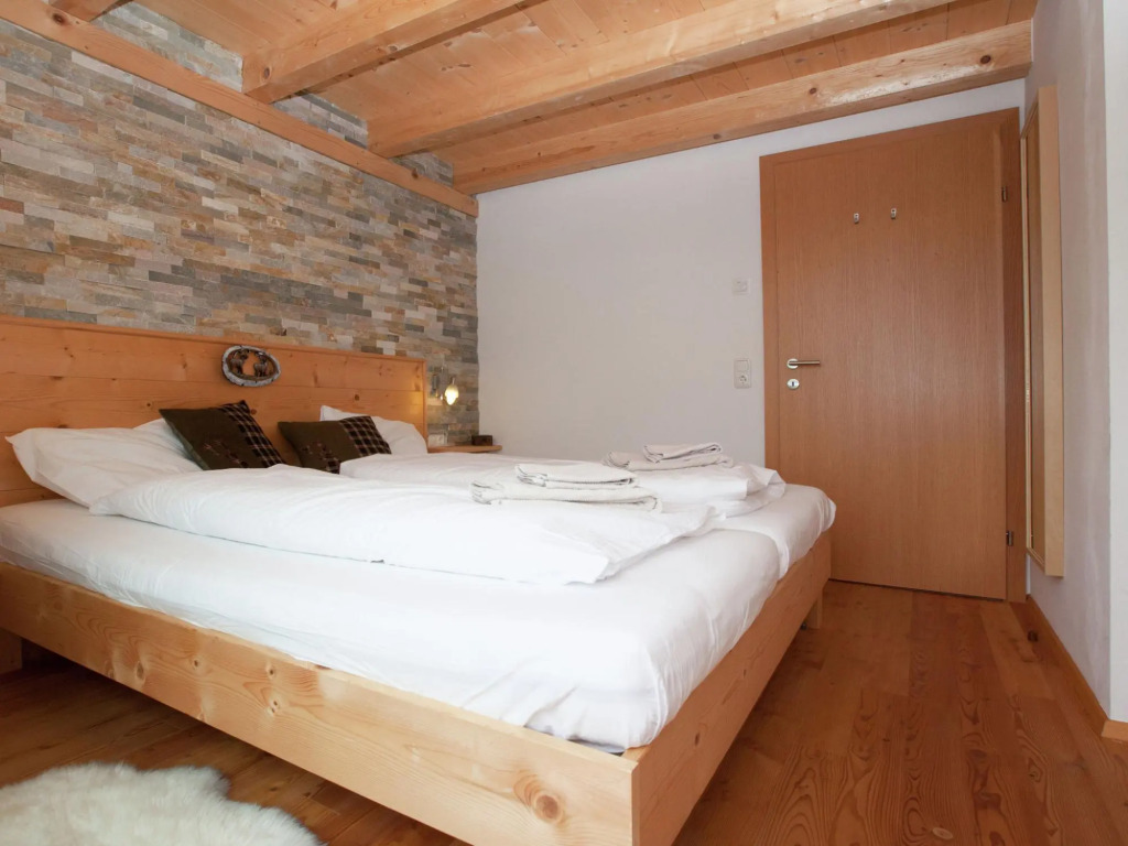 Stunning Holiday Home With Balcony, Ski Storage, Parking