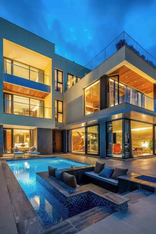 5BR Luxury Villa: Elite Services & Privacy