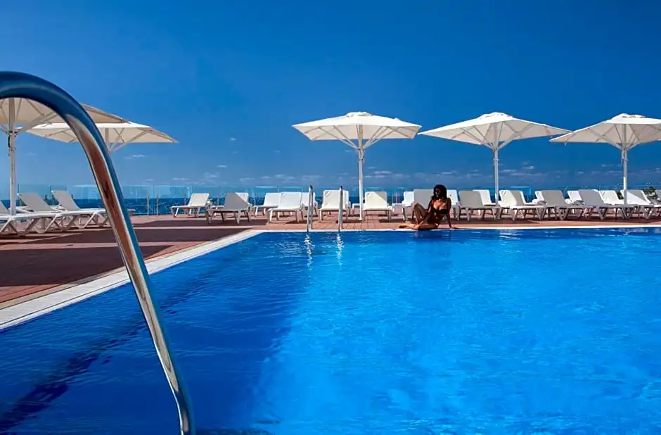 Island Suites Hotel