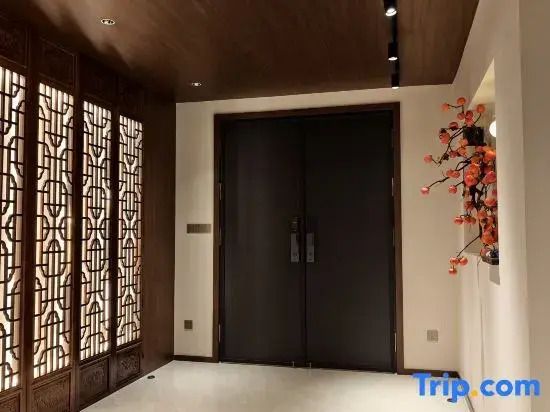 Mulan Lake View Villa: See Mountains & Gaze at Sea
