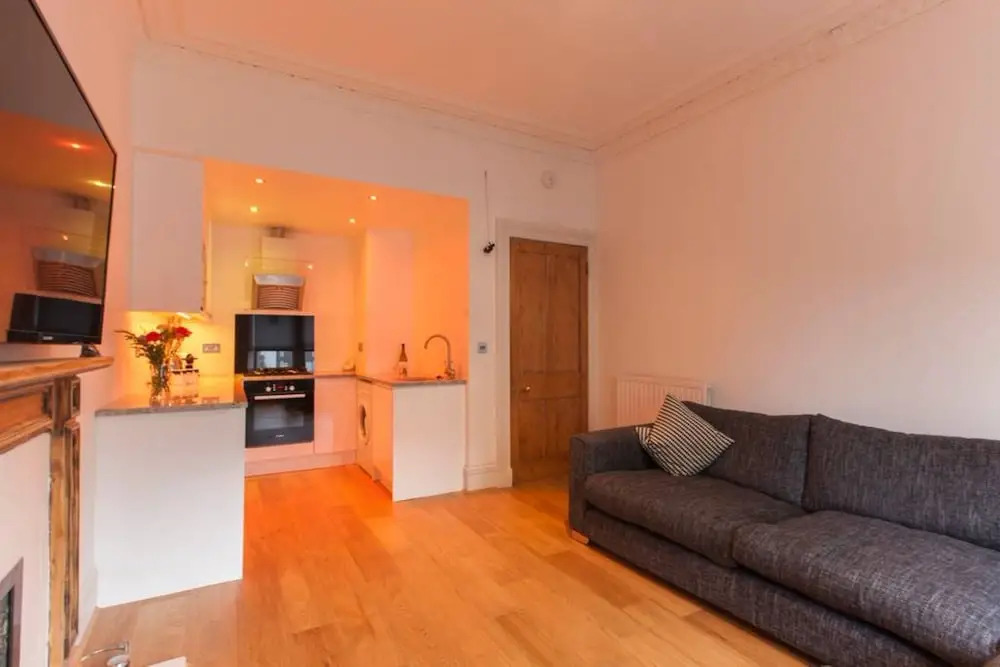 2 Bedroom Apartment Near Edinburgh Castle