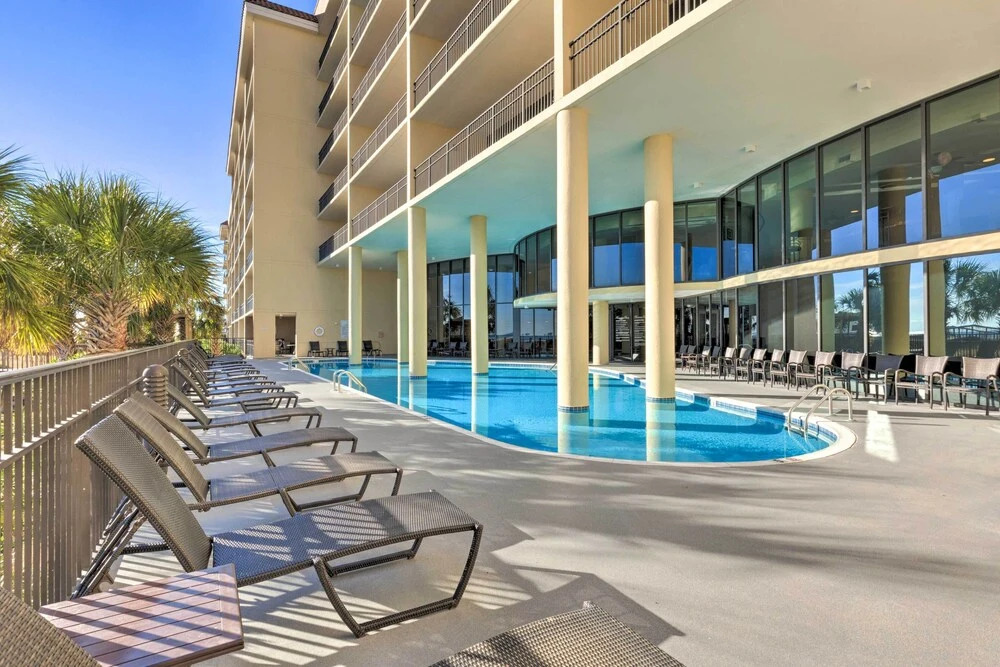 Sunny First-floor Condo w/ Ocean-view Balcony!