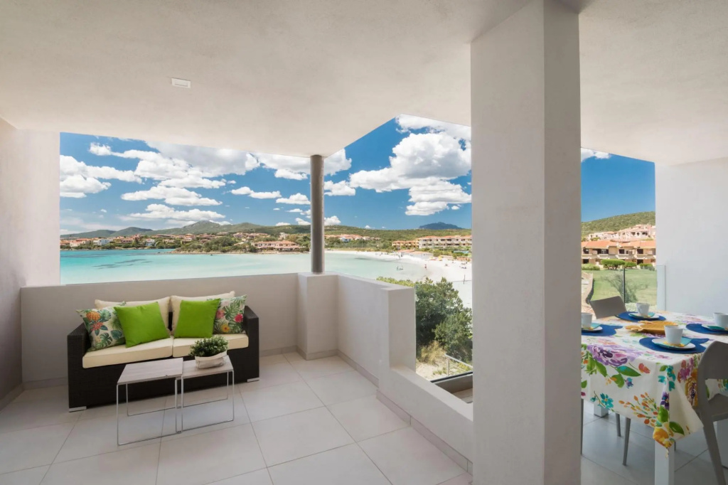 Large room of 40ms with a double bed, an armchair-bed, kitchenette, a bathroom and a private parking-AIRONI 8 MONO