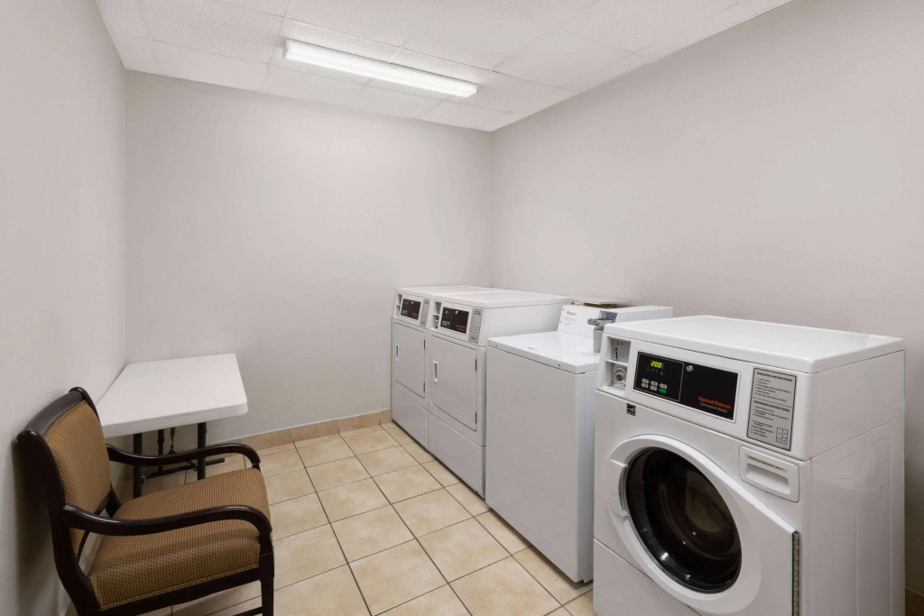 La Quinta by Wyndham Deer Park