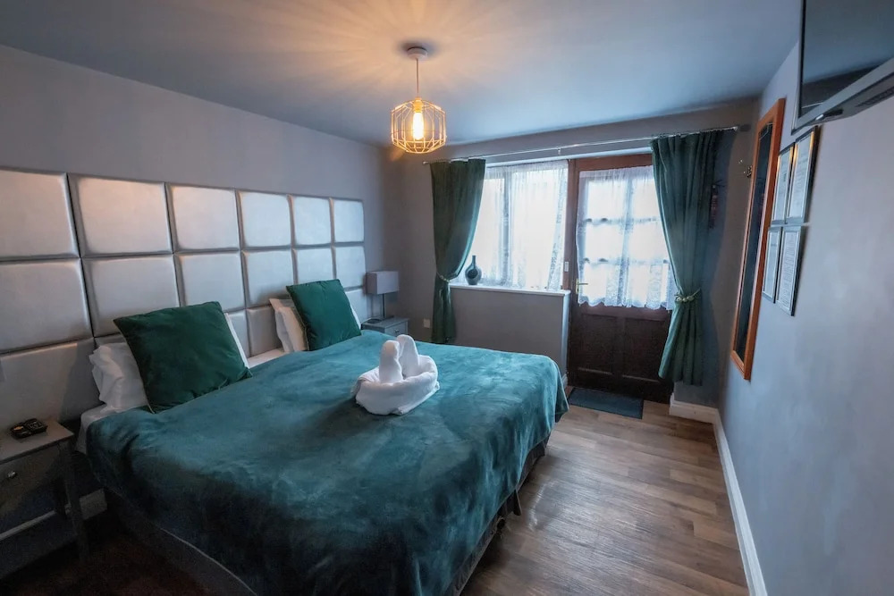 The Farmers Boy Inn Guest House