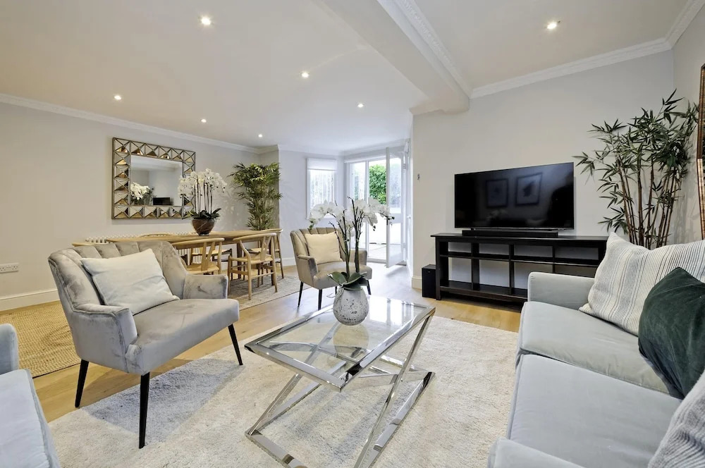 Huge Kensington Garden Flat
