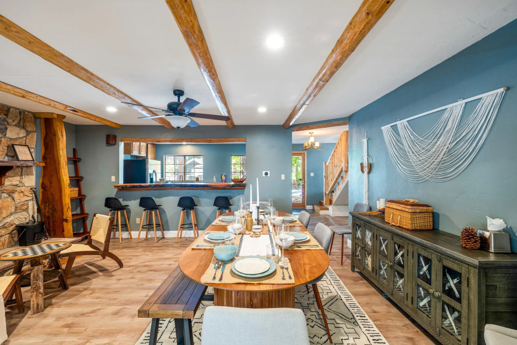 10 Mins to the Lake, Hot Tub & Game Room, Modern Cabin Bearpaw by Avantstay
