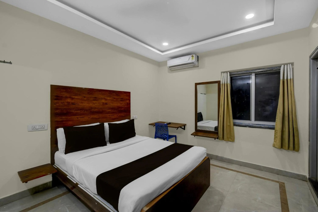 Super Townhouse Financial District Gachibowli Formerly Srinika Inn