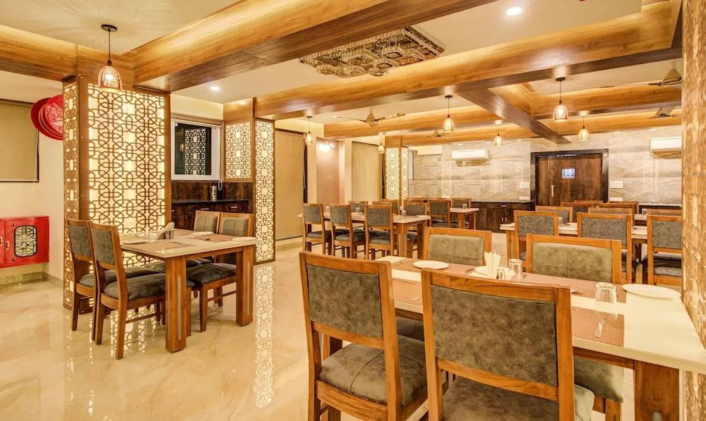 Opulence Inn - 500 Meters From Railway Station