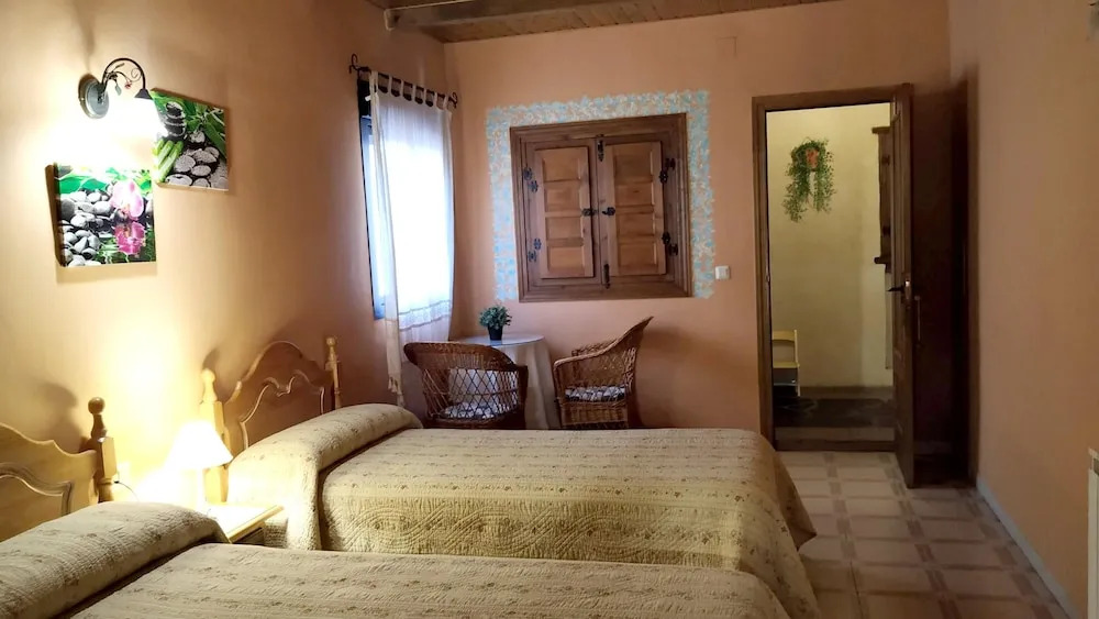 Elegant Villa with Private Pool in Jerte