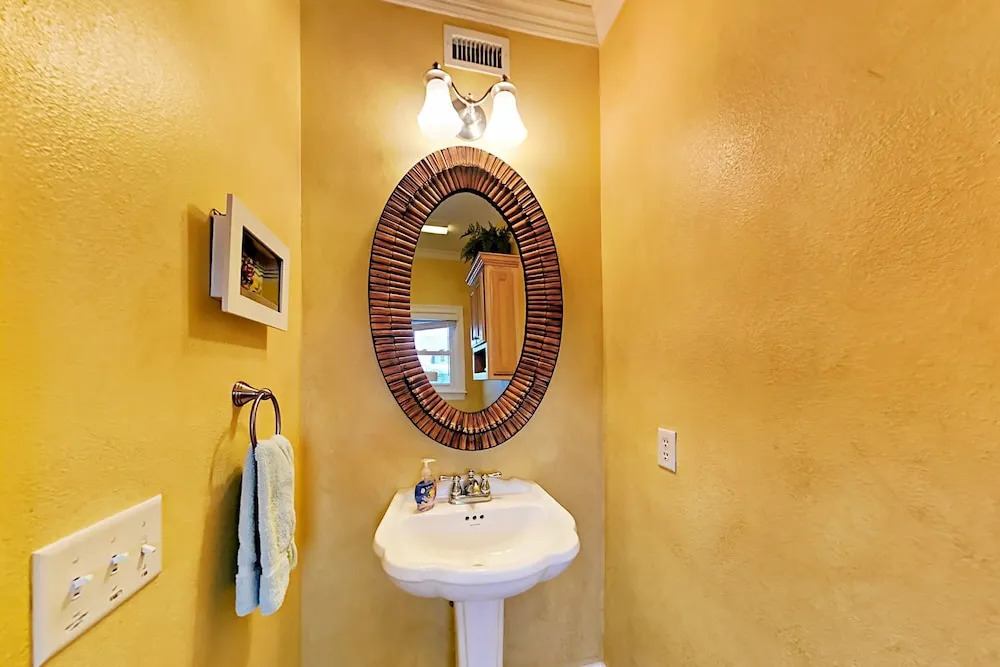 Bolivar Peninsula Home 4 Bedrooms 3.5 Bathrooms Home