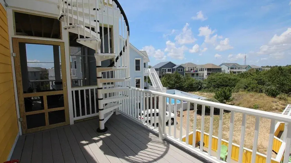 Mellow Yellow - 6 Br Home