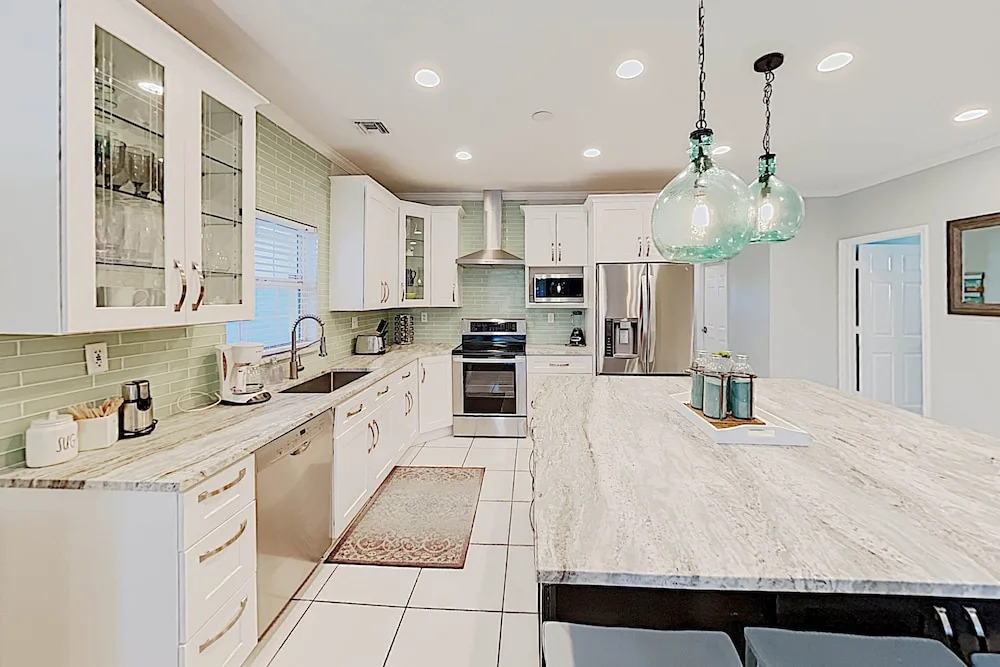 New Listing! Designer Beach W/ Bikes 3 Bedroom Home