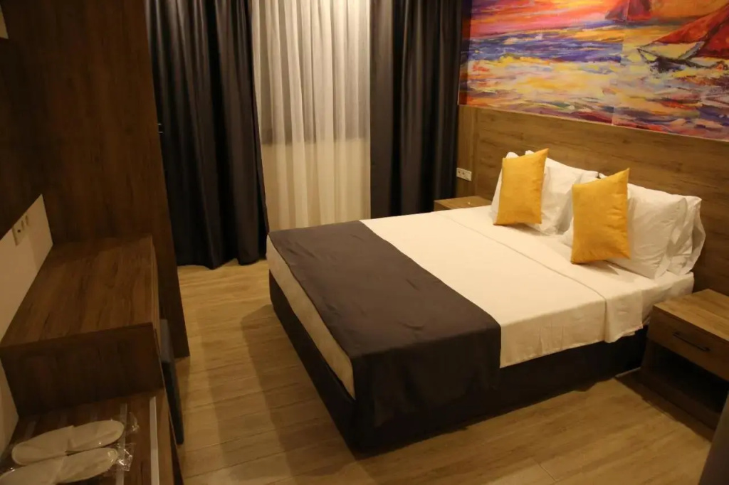 Golden World Suite Hotel