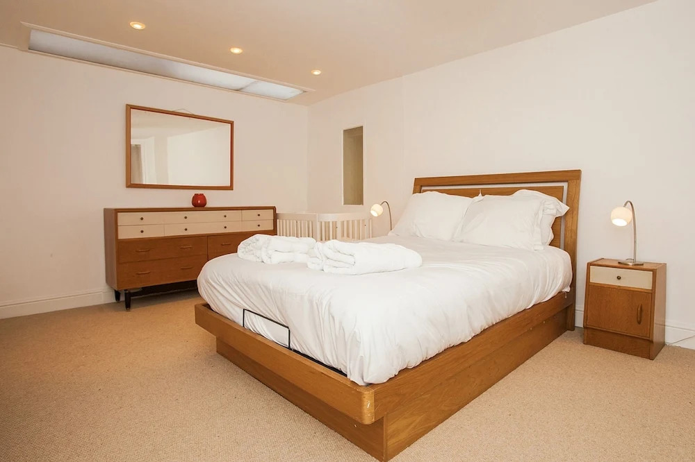 Modern 2 Bed Garden Flat, St Johns Wood