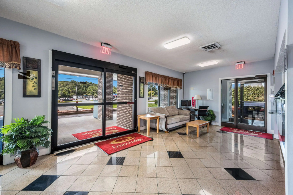 Econo Lodge Inn & Suites Huntsville University Area