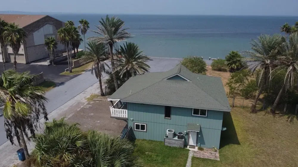 Sunset Dreams off Bay Large Home Sleeps 14 3 Bedroom Home by Redawning