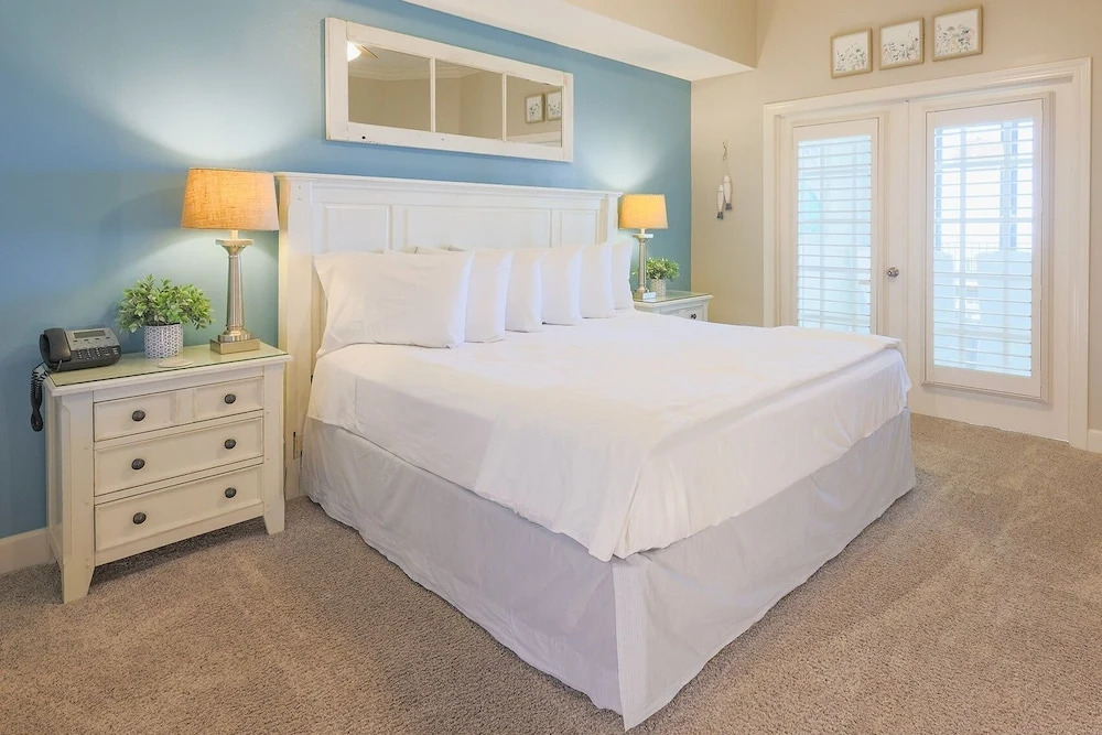 Phoenix West 1606 3 Bedroom Condo