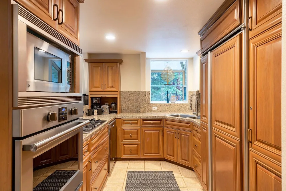 New Listing! Amazing Lake Getaway, Near Slopes 5 Bedroom Home