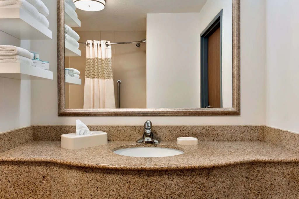 Summit Suites