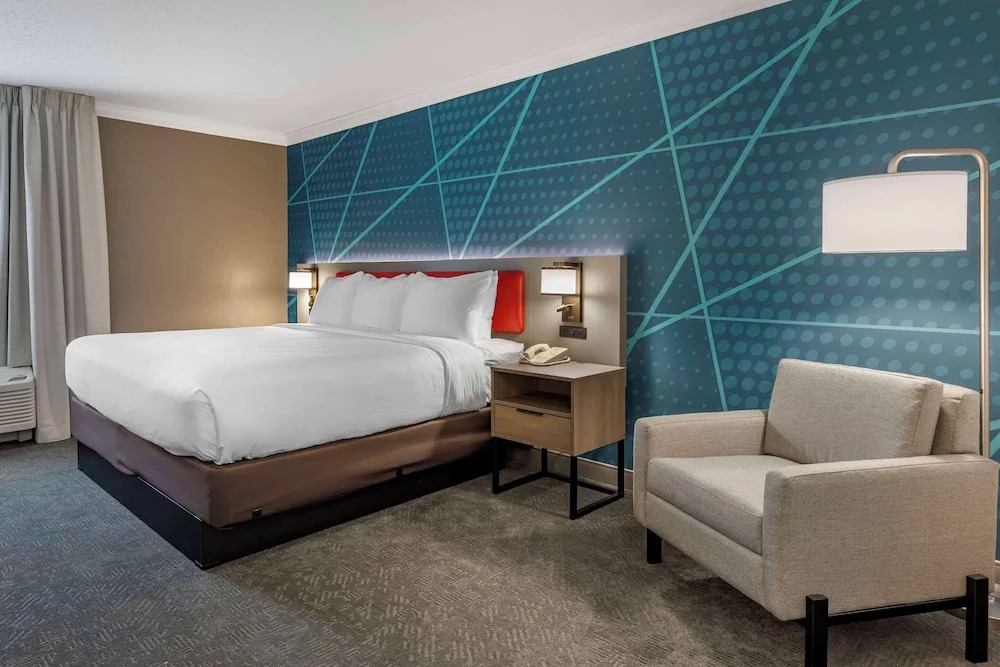 Holiday Inn Express Hotel & Suites Amherst-Hadley, MA