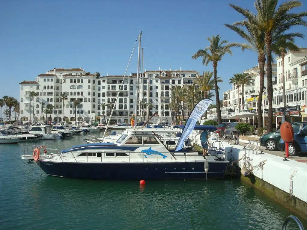 2252-Amazing apt on beach, port view from terrace!