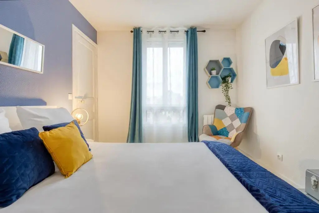 Bee Home Metro 7 + RER C + Easy Check-in + Parking