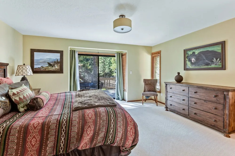 New Listing! Luxe W/ Hot Tub: Comp Shuttle 4 Bedroom Home