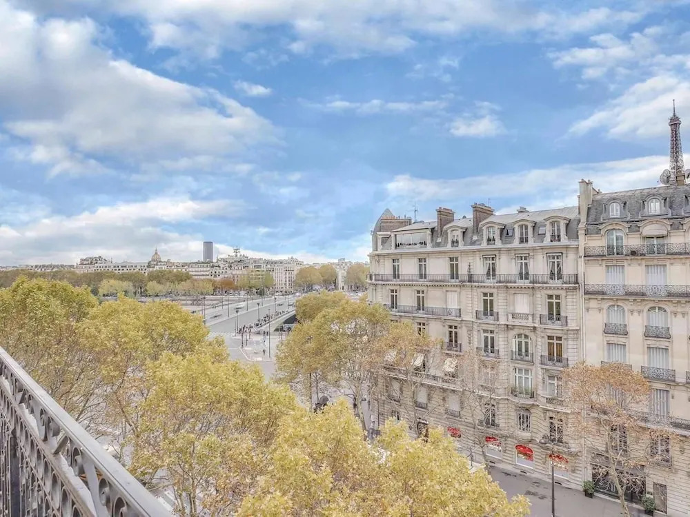 Top Luxurious Penthouse Front of Eiffel Tower and River