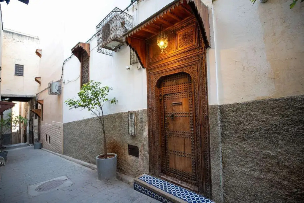 Riad Gemstone