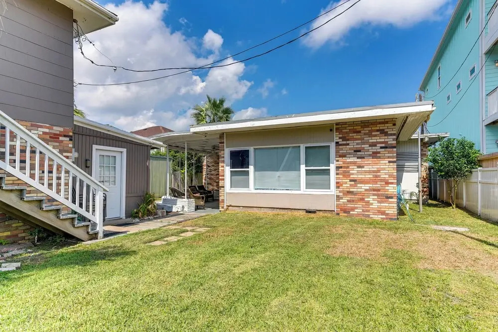 Walk to Beach: Cozy Unit in Galveston!