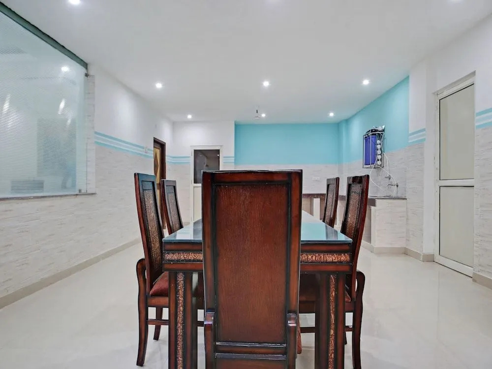 OYO Home 38093 Designer Stay Fortis Hospital