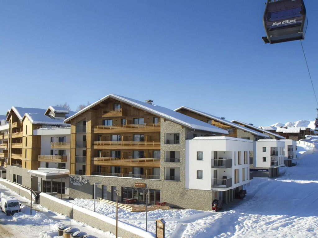 Cosy apartment with spa near the slopes in Alpe d'Huez