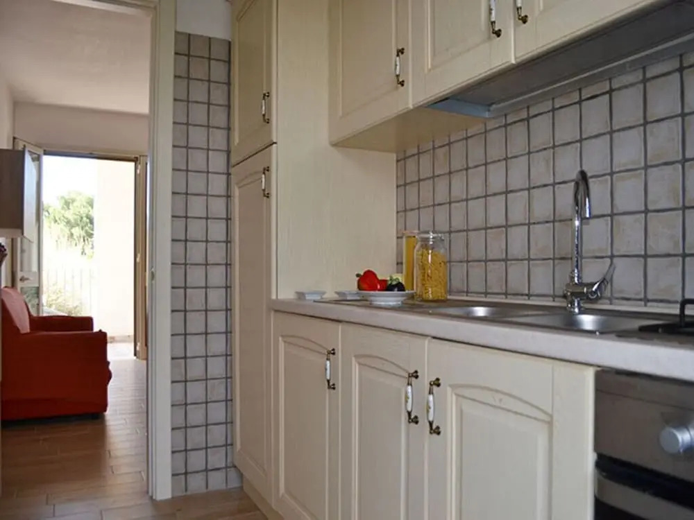 Air-conditioned Apartment Near The Beach With Spacious Balcony & Garden, Pets