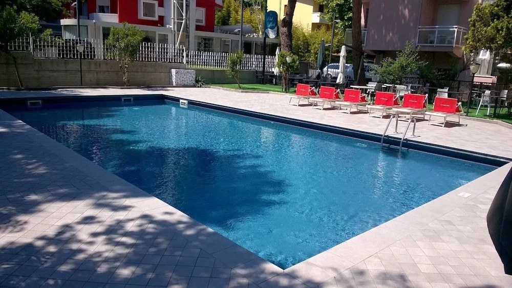 Club Hotel