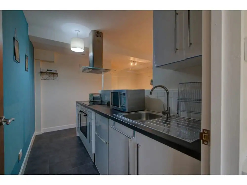 Stylish and Charming City Centre apt for 6