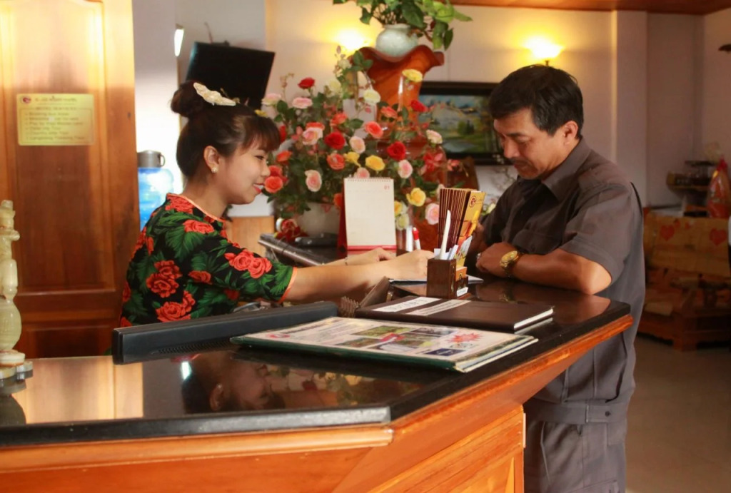 Gold Night Hotel