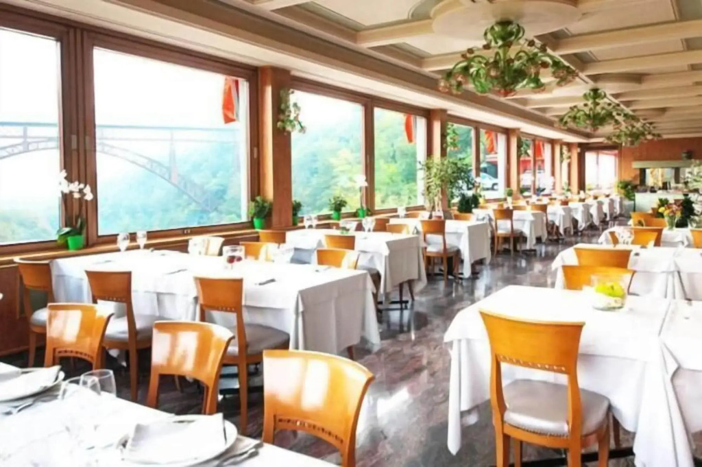 Melas Hotel