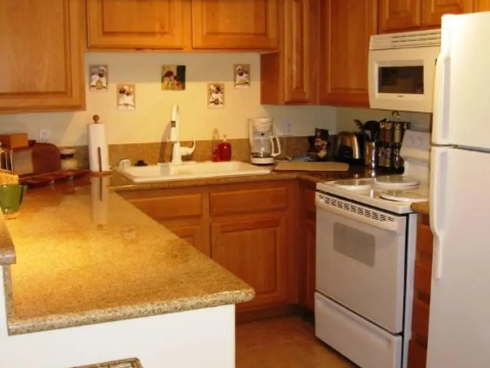 Jacob And Janne, Nielson 3 Bedroom Condo