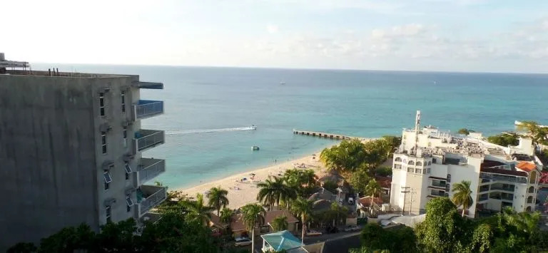 Skytop Beach Studio at Mobay Club