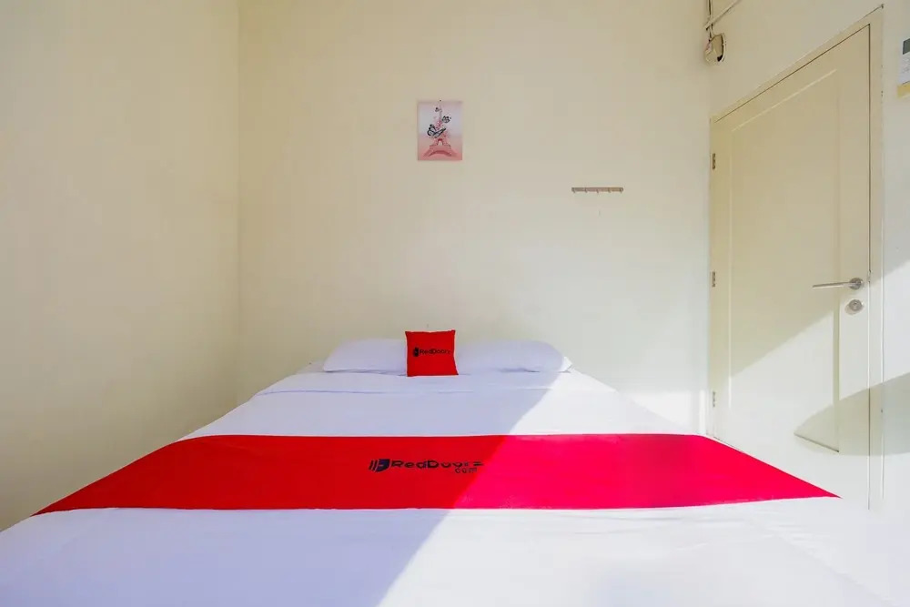 RedDoorz near Soekarno Hatta Airport 3
