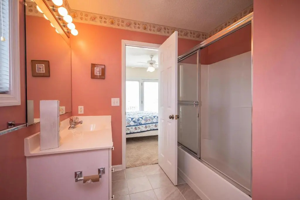 Sound Bite by Oak Island Accommodations