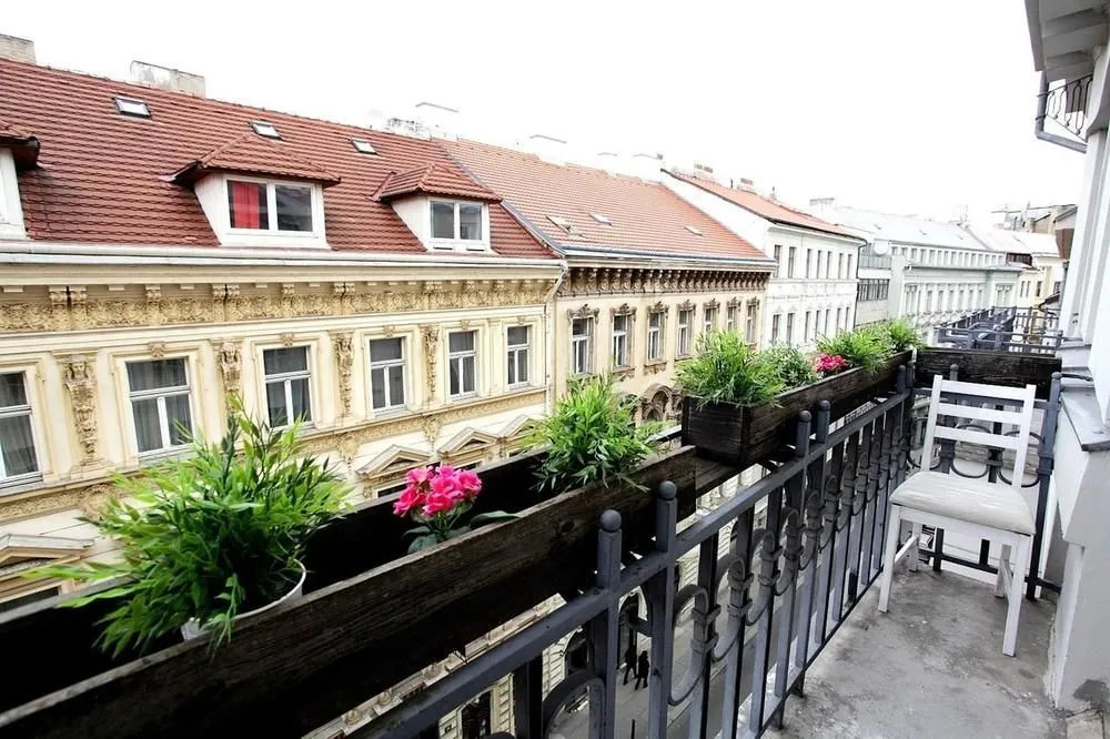 Large Wenceslas Square Apartment for 10 guests