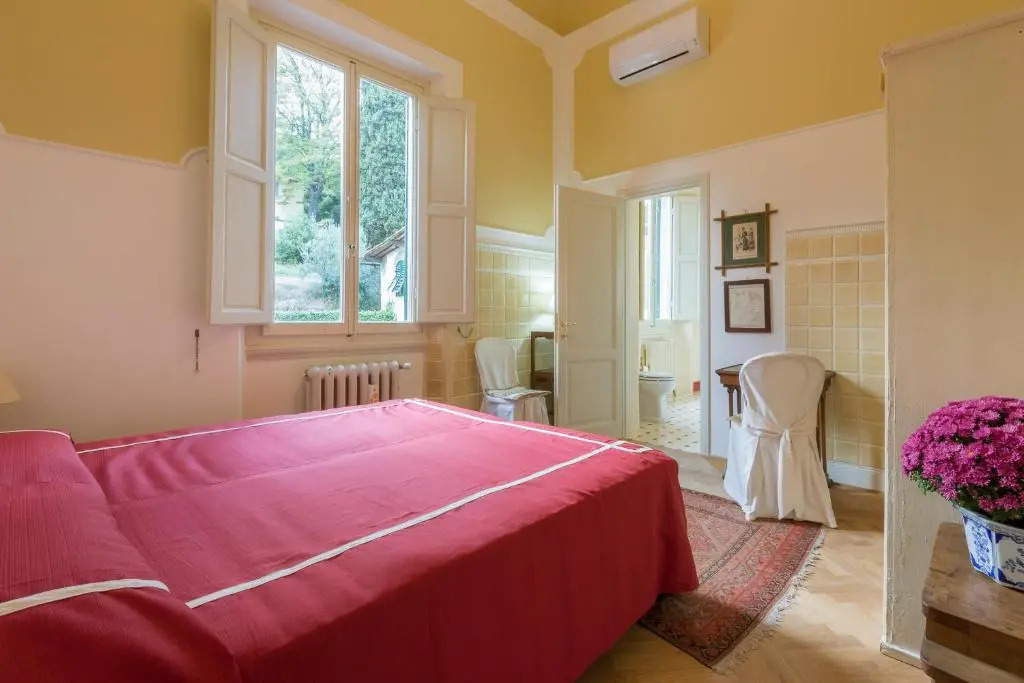 4bdrm elegant apartm in Private Estate, shared Swimmingpool, Maze Garden