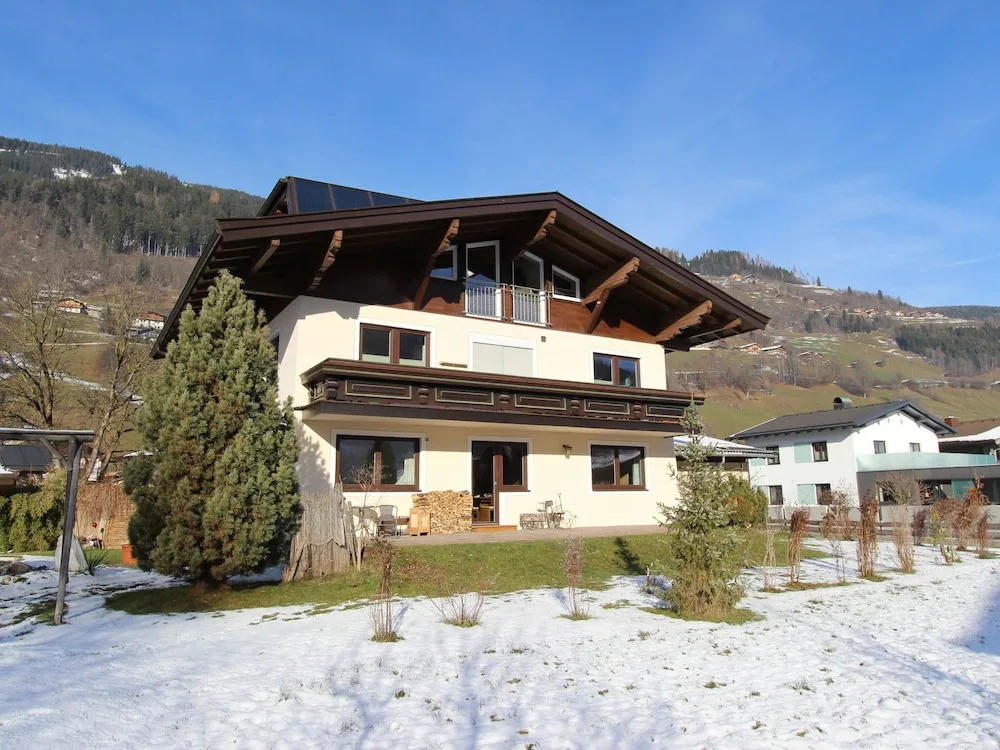 Attractive Apartment in Bramberg am Wildkogel near Ski Lift