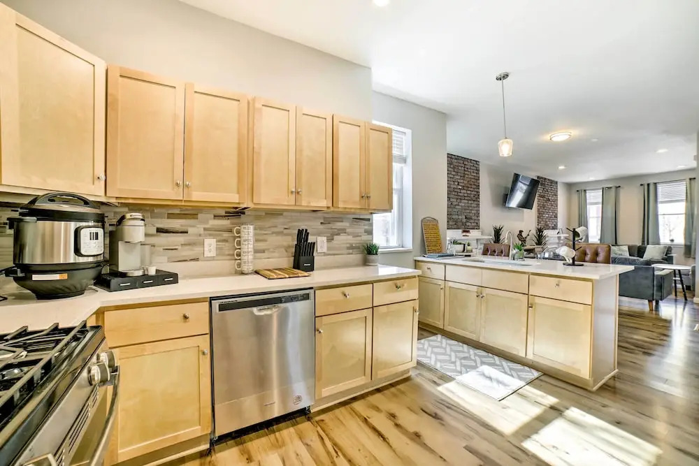 Pittsburgh Townhome: 1 Mi to Downtown