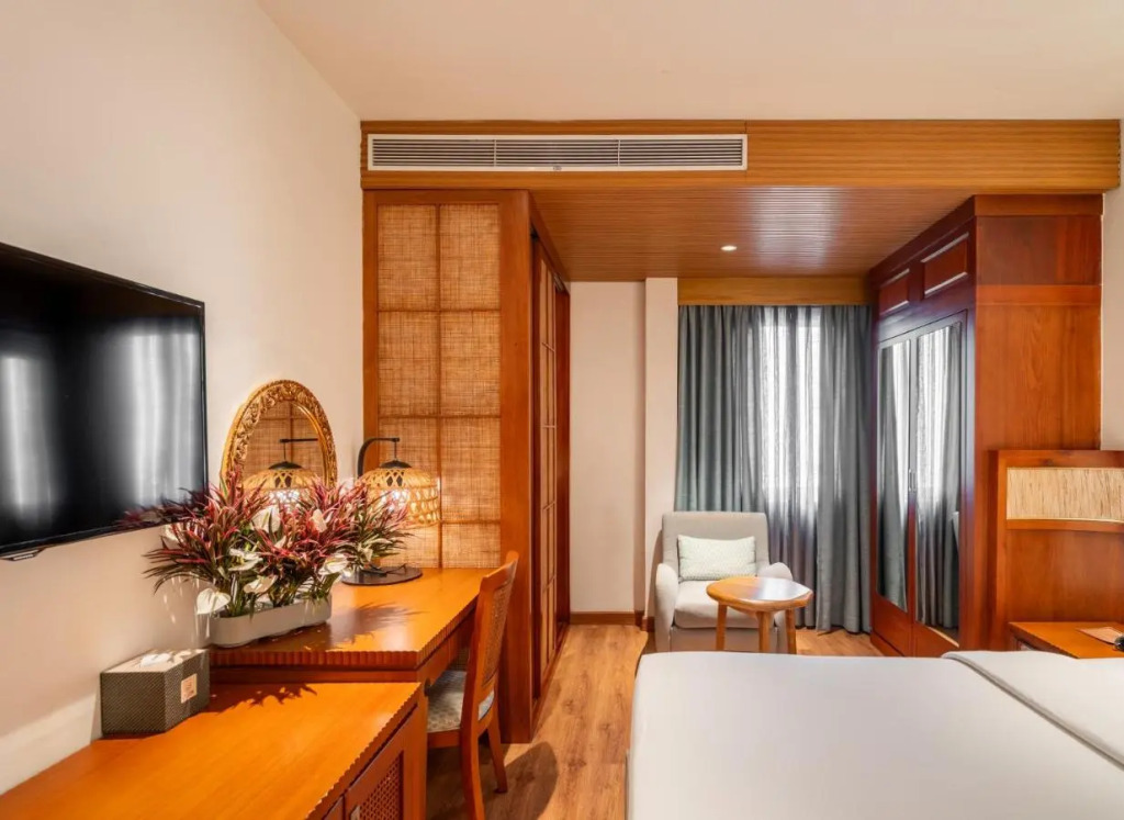 A&EM - The Petit Hotel