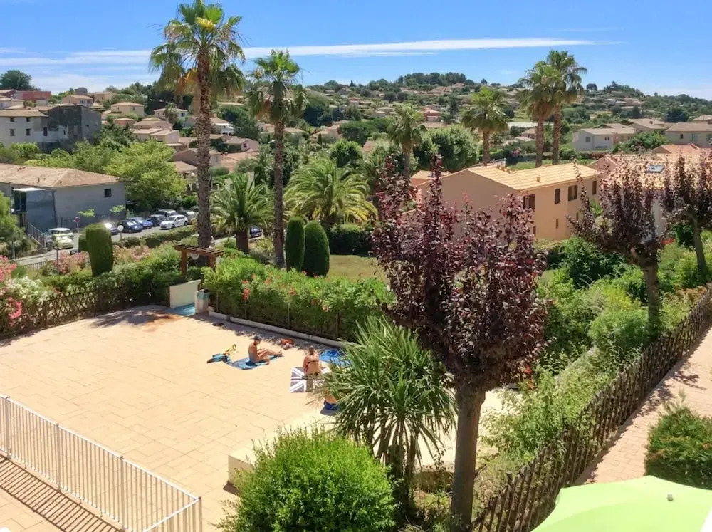 Studio in Vence, With Wonderful Mountain View, Pool Access and Wifi - 14 km From the Beach
