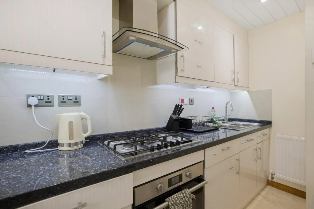 Luxury Entire Apartment, Central City Centre 1, Newly Refurbished